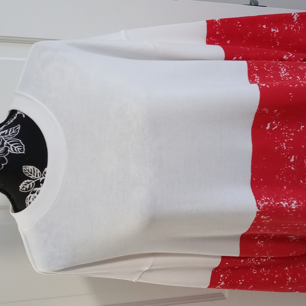 🆕️ 🎉Crown & Ivy🎉 - Red/White Oversized L/S Sweeper Pullover - Picture 7 of 14
